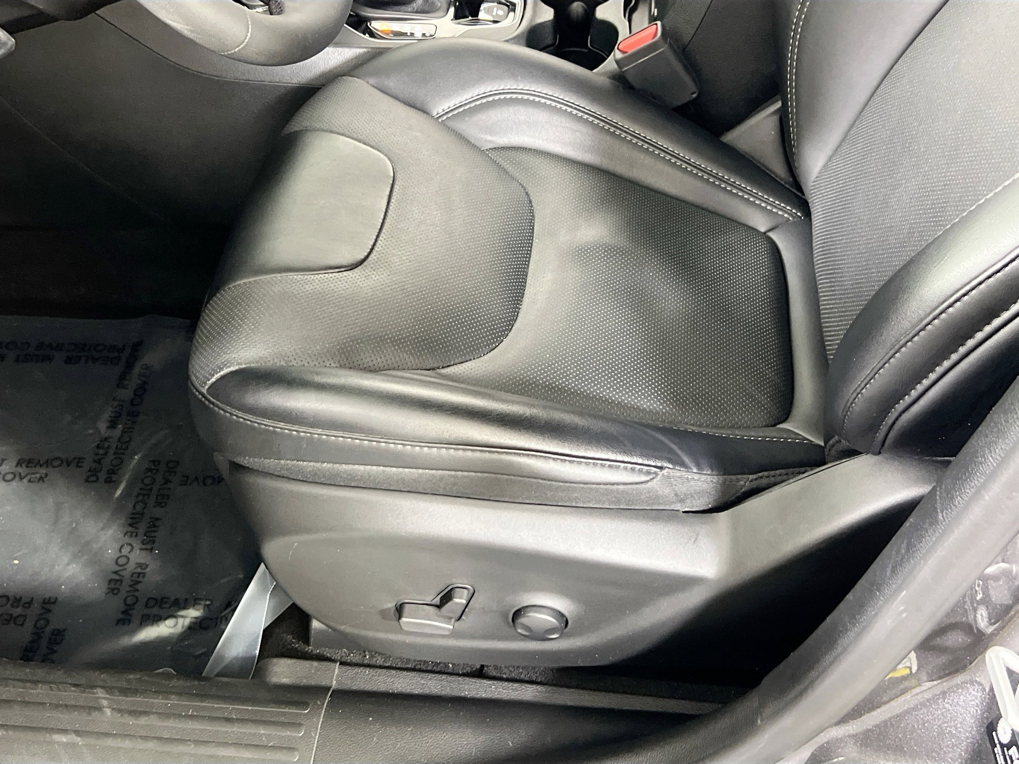 Used 2022 Jeep Cherokee Limited AWD/4WD image 17