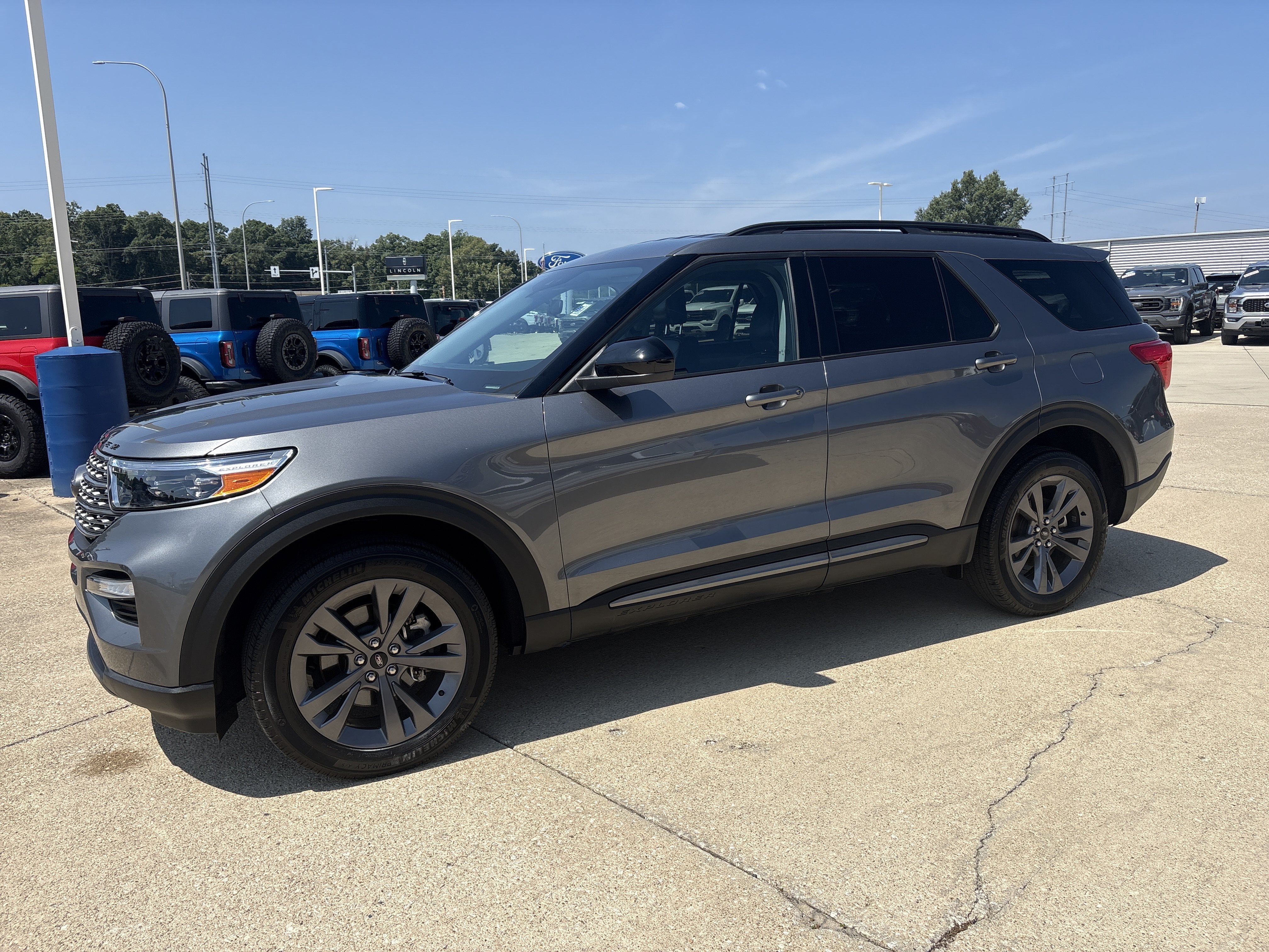 Used 2024 Ford Explorer XLT w/ Equipment Group 202A AWD/4WD image 3