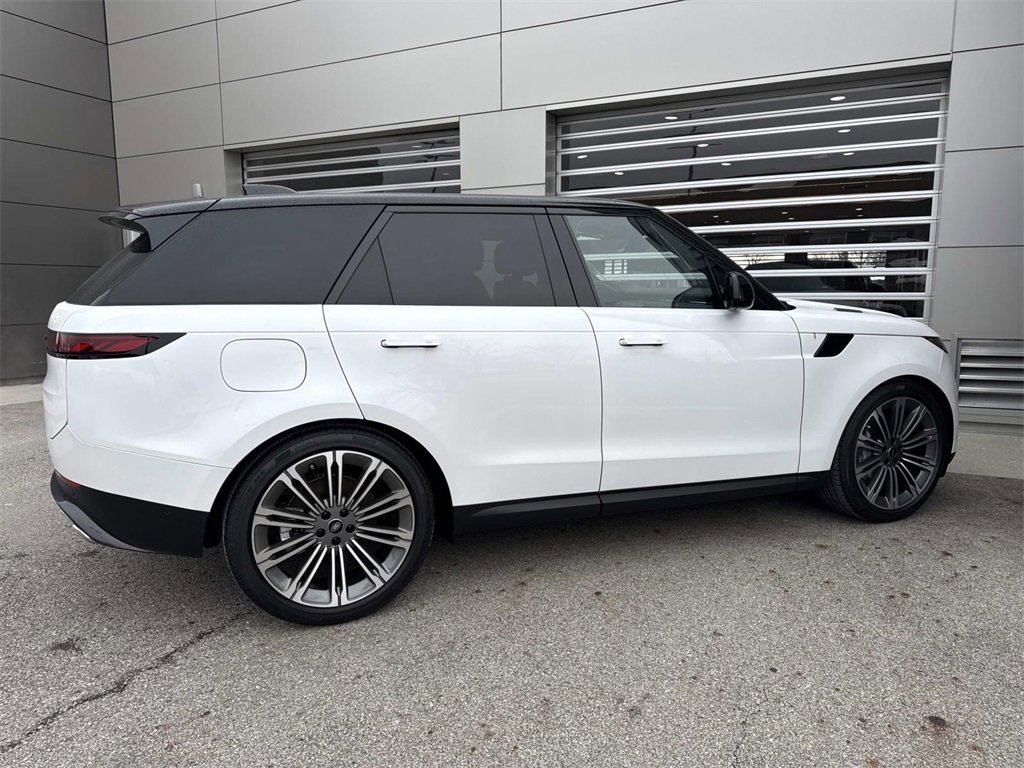 New 2025 Land Rover Range Rover Sport SE image 8