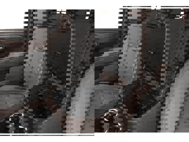 Used 2023 GMC Yukon SLT w/ SLT Premium Package image 17