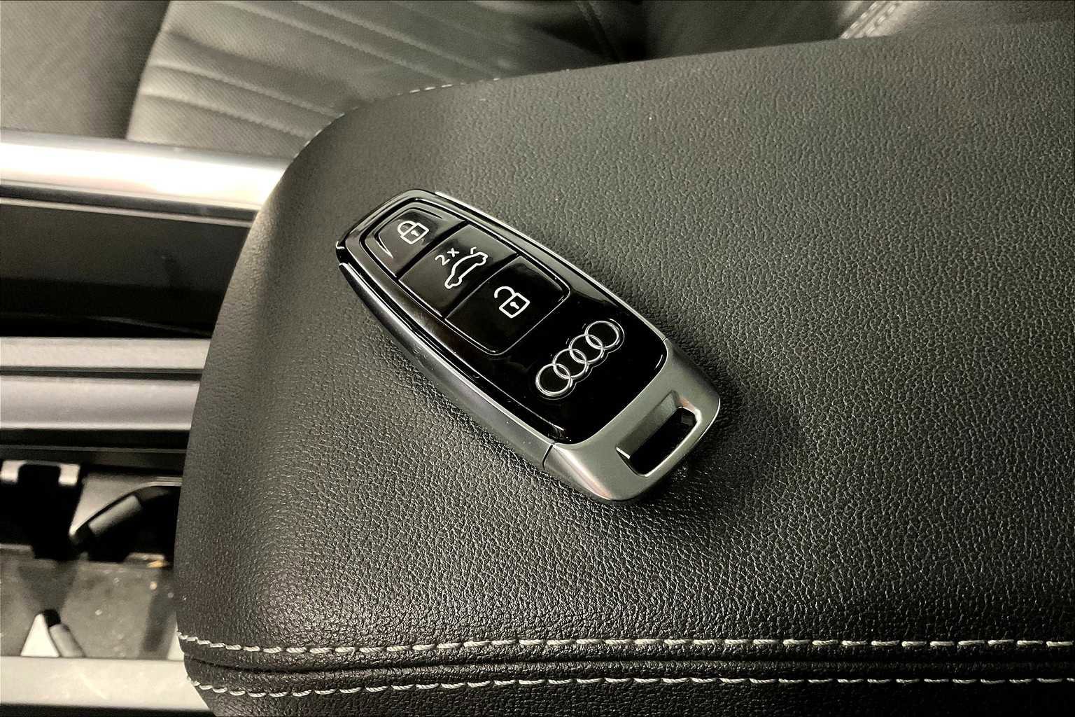 Certified 2022 Audi e-tron Premium Plus w/ Premium Plus Package image 12