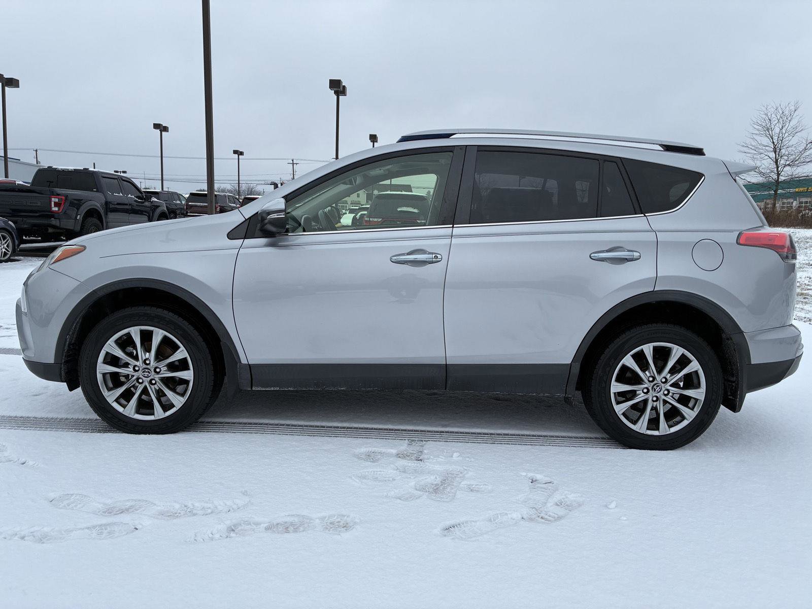 Used 2018 Toyota RAV4 Limited image 8