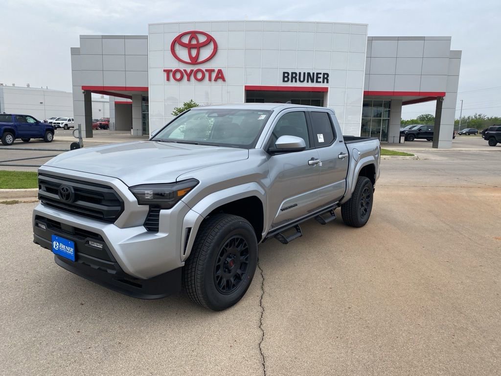 Used 2025 Toyota Tacoma SR5 image 3