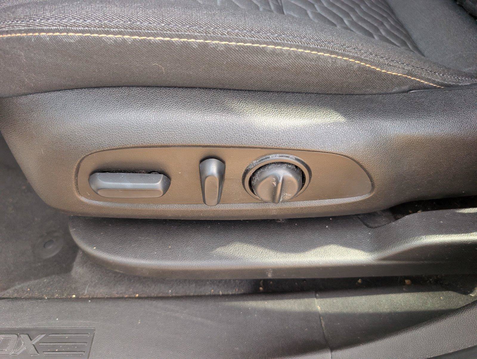 Used 2019 Chevrolet Equinox LT FWD image 12