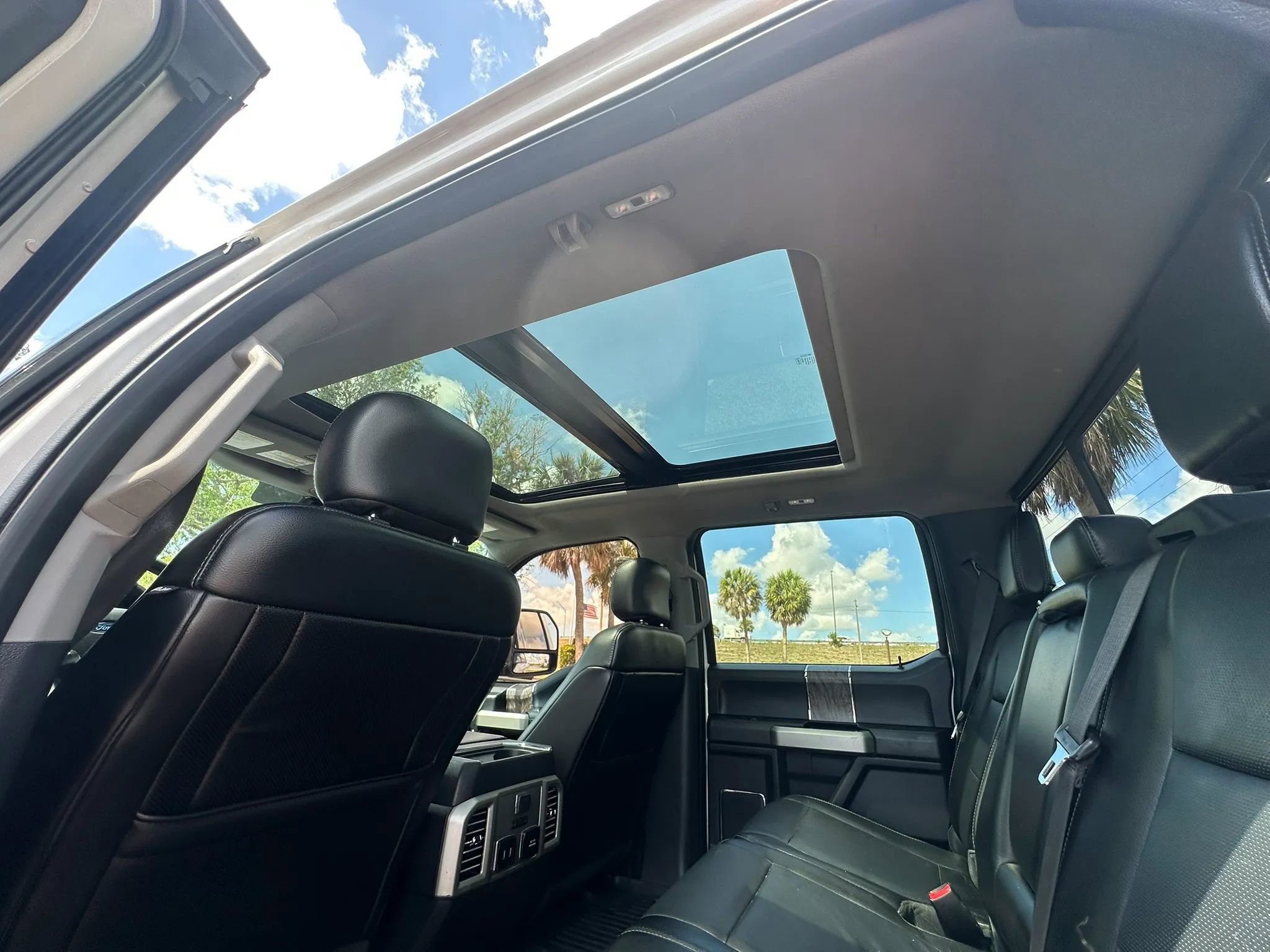Used 2017 Ford F250 Lariat w/ Lariat Ultimate Package AWD/4WD image 34