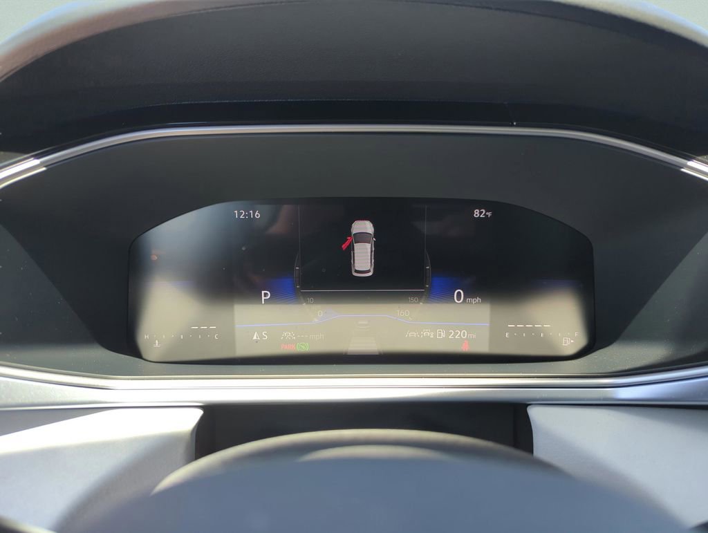 Used 2025 Volkswagen Taos SE w/ Panoramic Sunroof Package FWD image 42