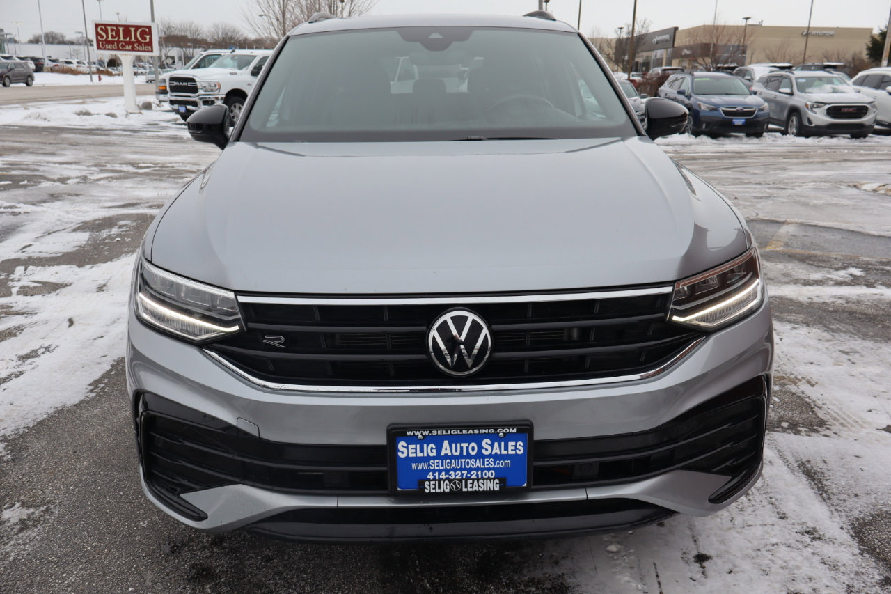 Used 2023 Volkswagen Tiguan SE R-Line image 2
