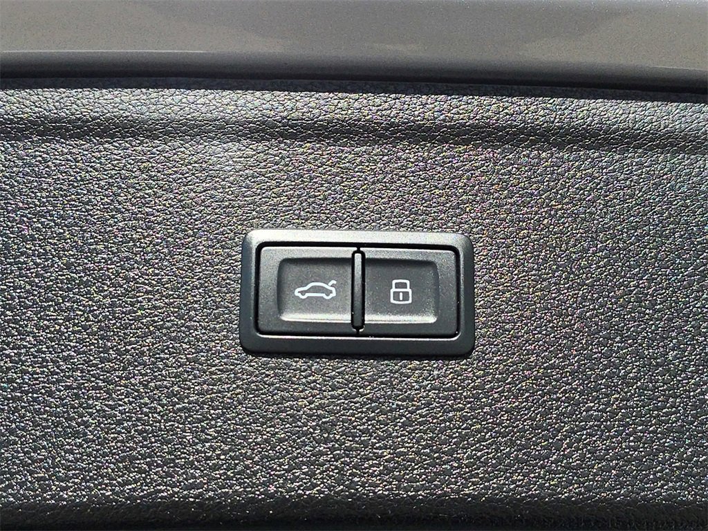 Used 2023 Audi Q5 2.0T Premium w/ Convenience Package image 17