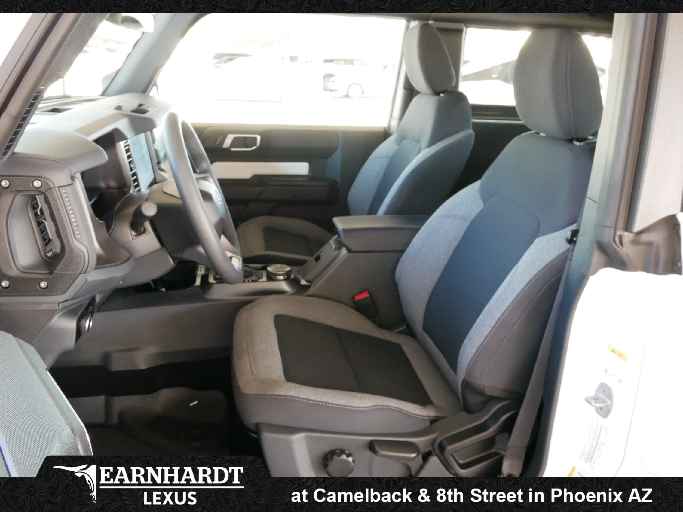 Used 2025 Ford Bronco 2-Door AWD/4WD image 2
