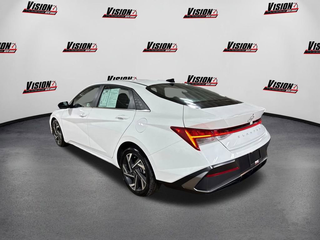Used 2024 Hyundai Elantra SEL w/ Convenience Package image 7