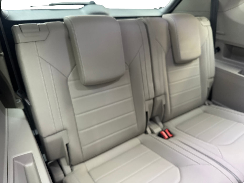 Used 2025 Volkswagen Atlas SEL AWD/4WD image 45
