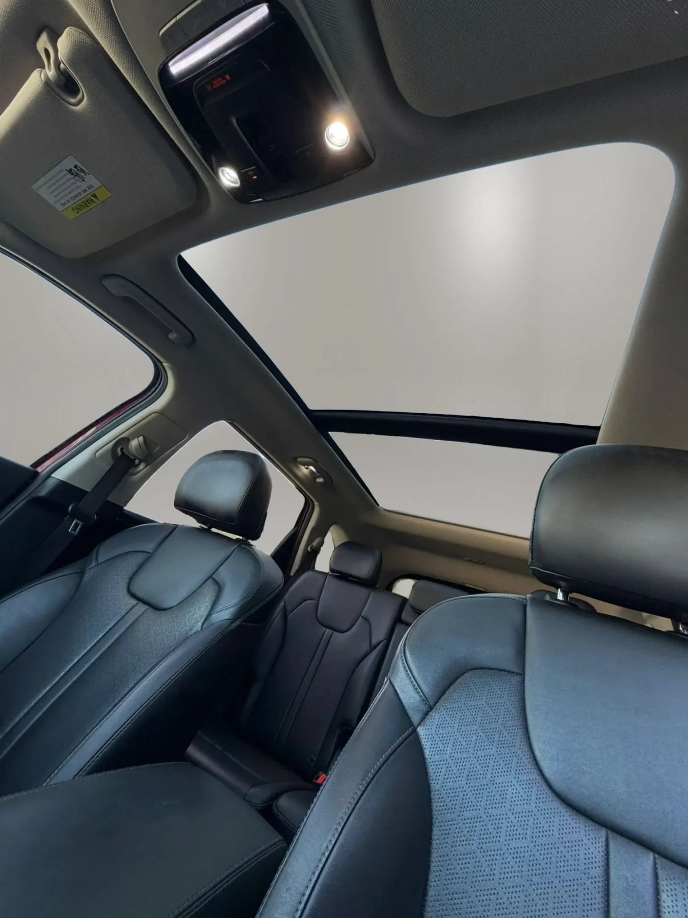 Used 2022 Kia Sorento S w/ Panoramic Sunroof Package FWD image 14