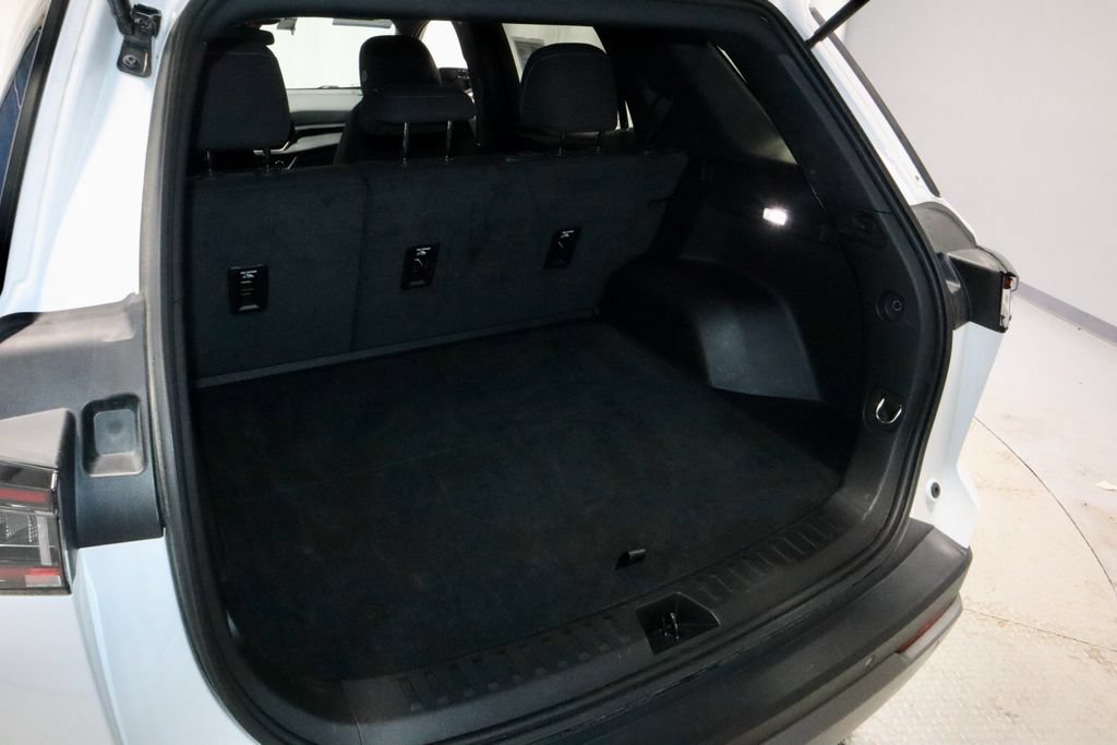 Used 2025 Chevrolet Equinox LT FWD image 12