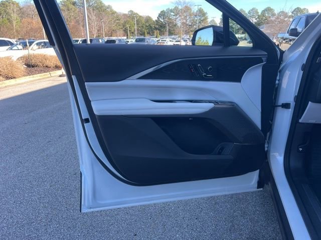 Used 2024 Cadillac Lyriq Luxury image 27