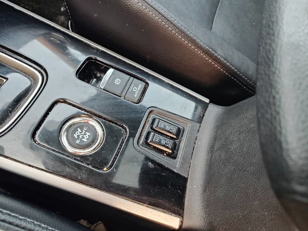 Used 2018 Mitsubishi Outlander SEL AWD/4WD image 11