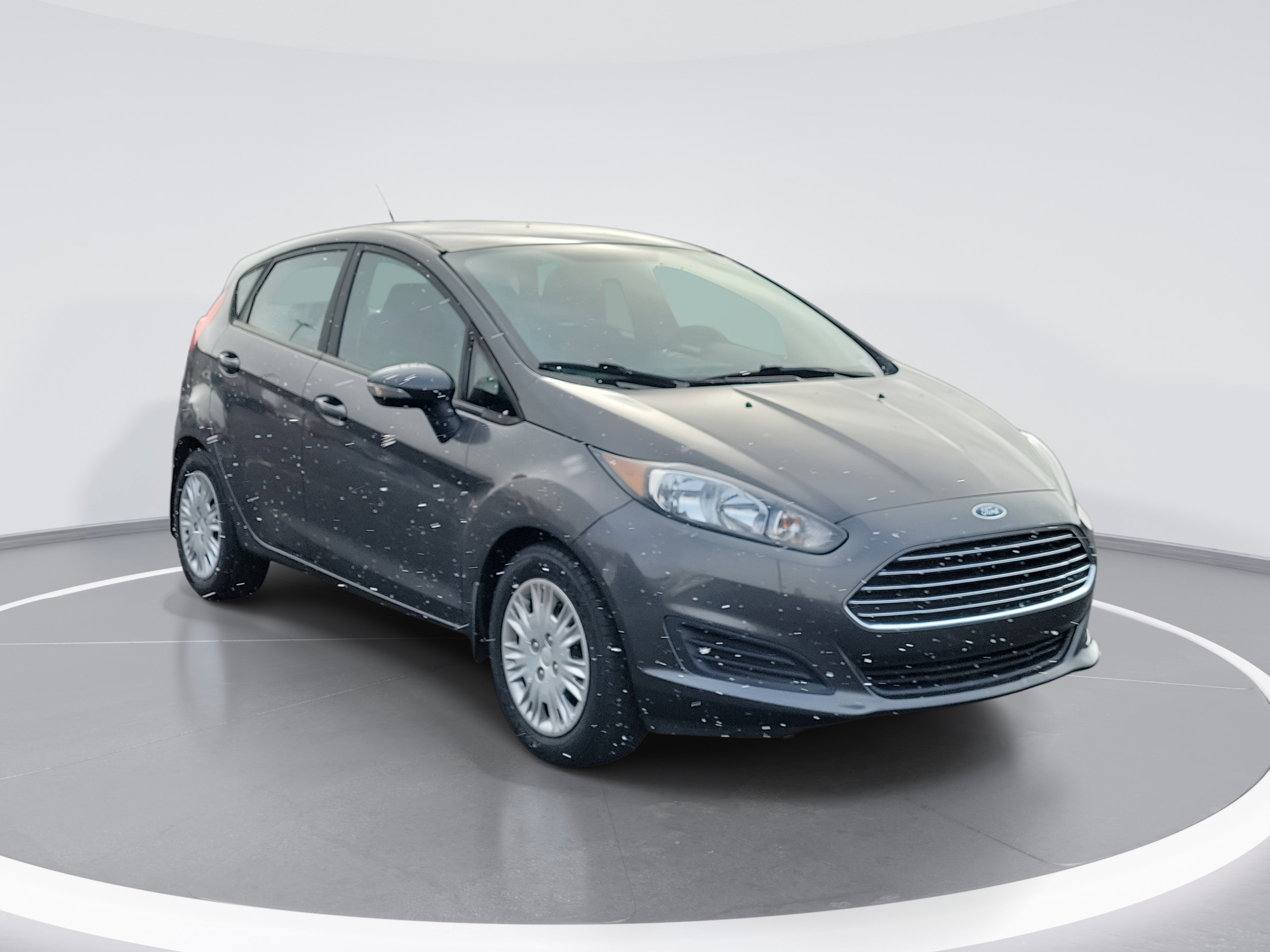 Used 2015 Ford Fiesta SE image 2