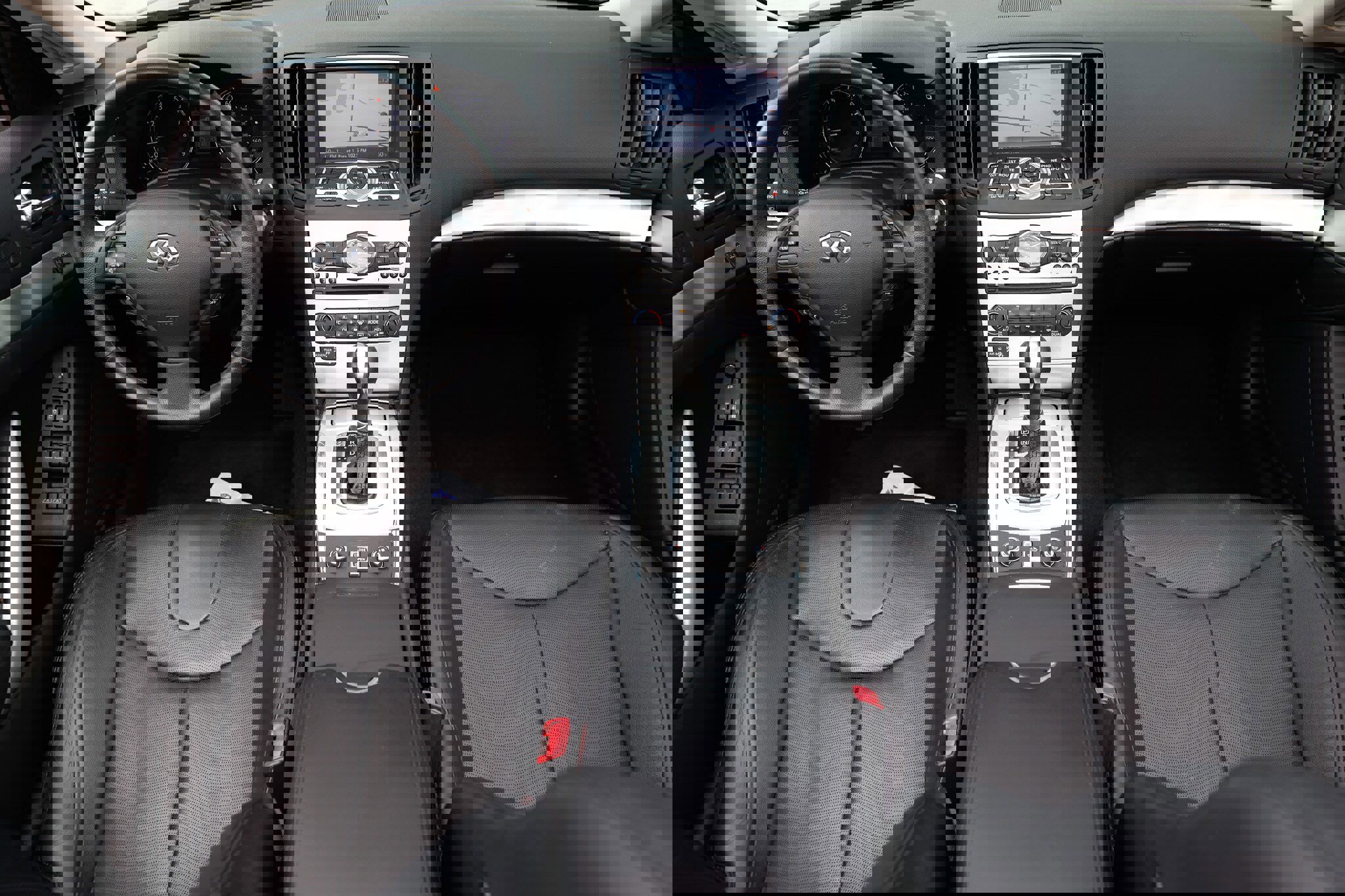 Used 2014 INFINITI Q60 Convertible w/ Premium Package image 2