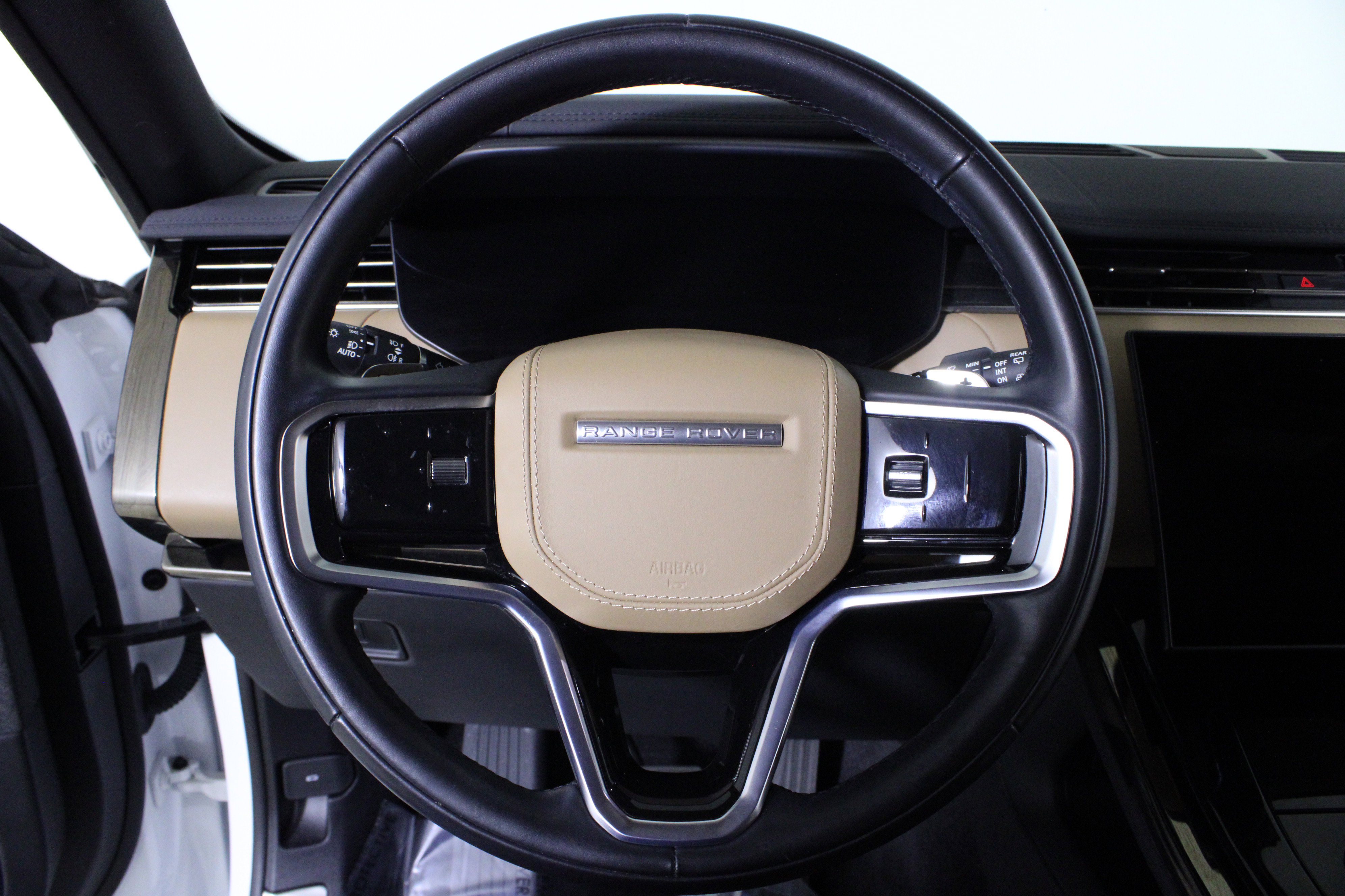 Used 2024 Land Rover Range Rover Sport SE image 25