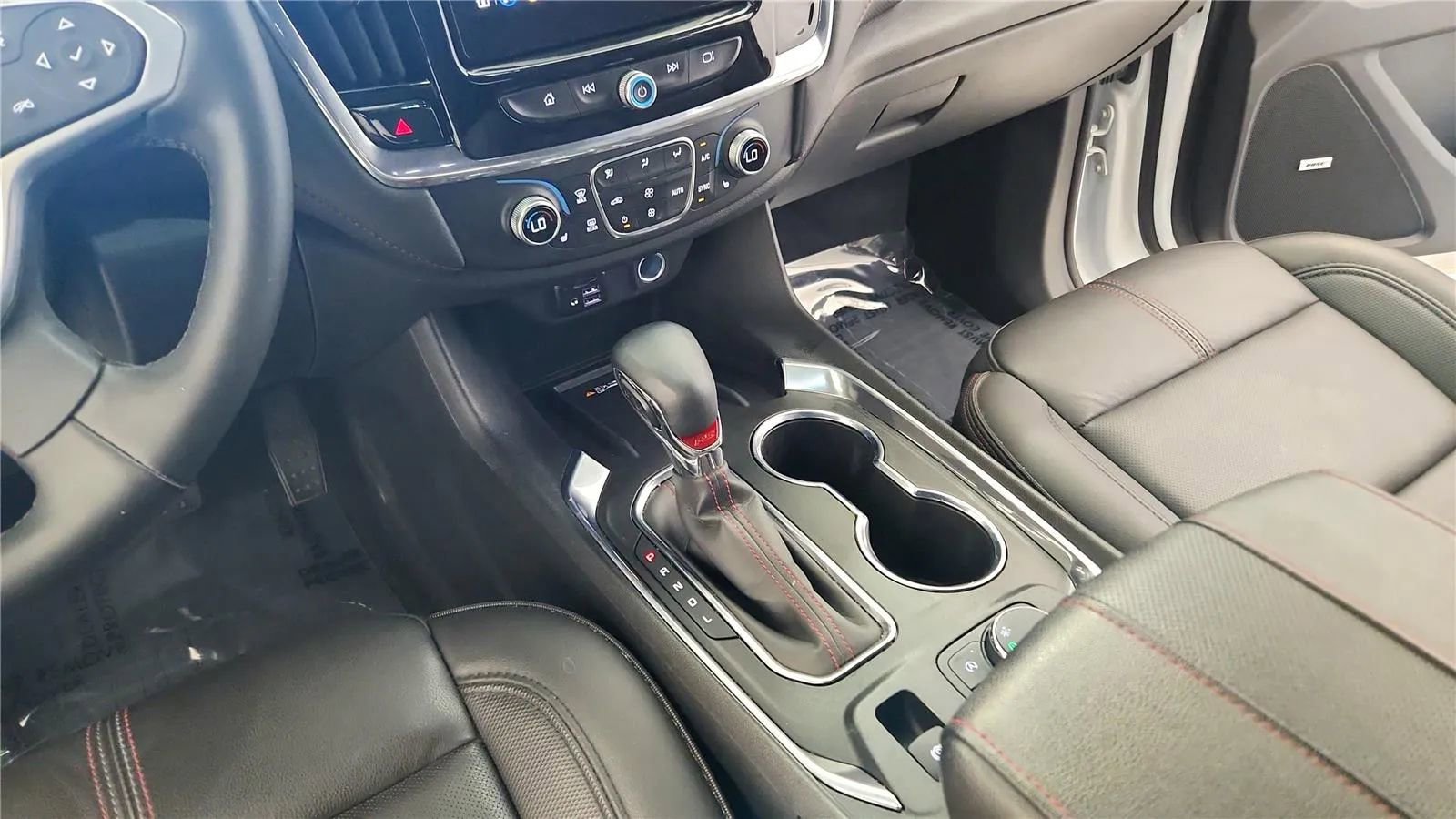 Used 2023 Chevrolet Traverse RS FWD image 35