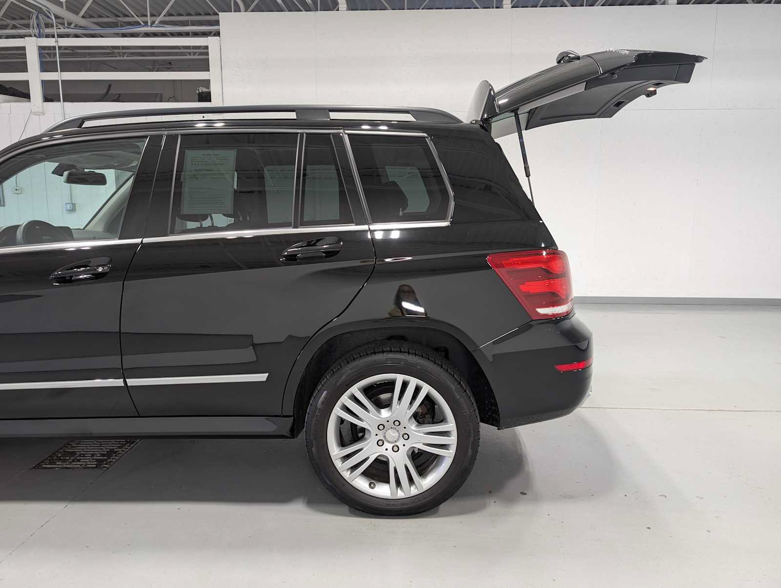 Used 2015 Mercedes-Benz GLK 350 4MATIC image 11