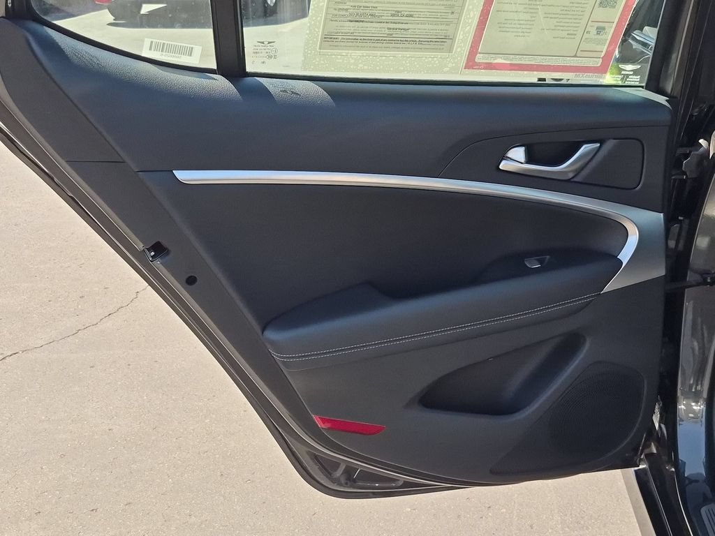 Used 2025 Genesis G70 2.5T RWD image 27