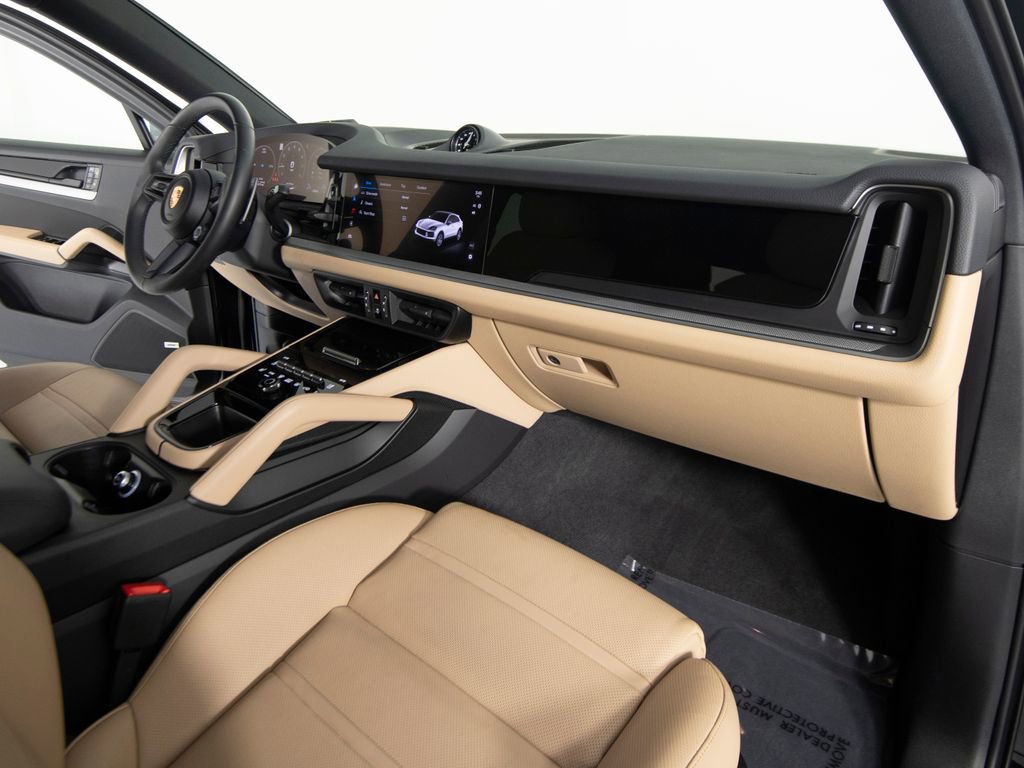 Certified 2025 Porsche Cayenne Coupe image 30