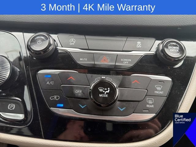 Used 2023 Chrysler Voyager LX FWD image 32