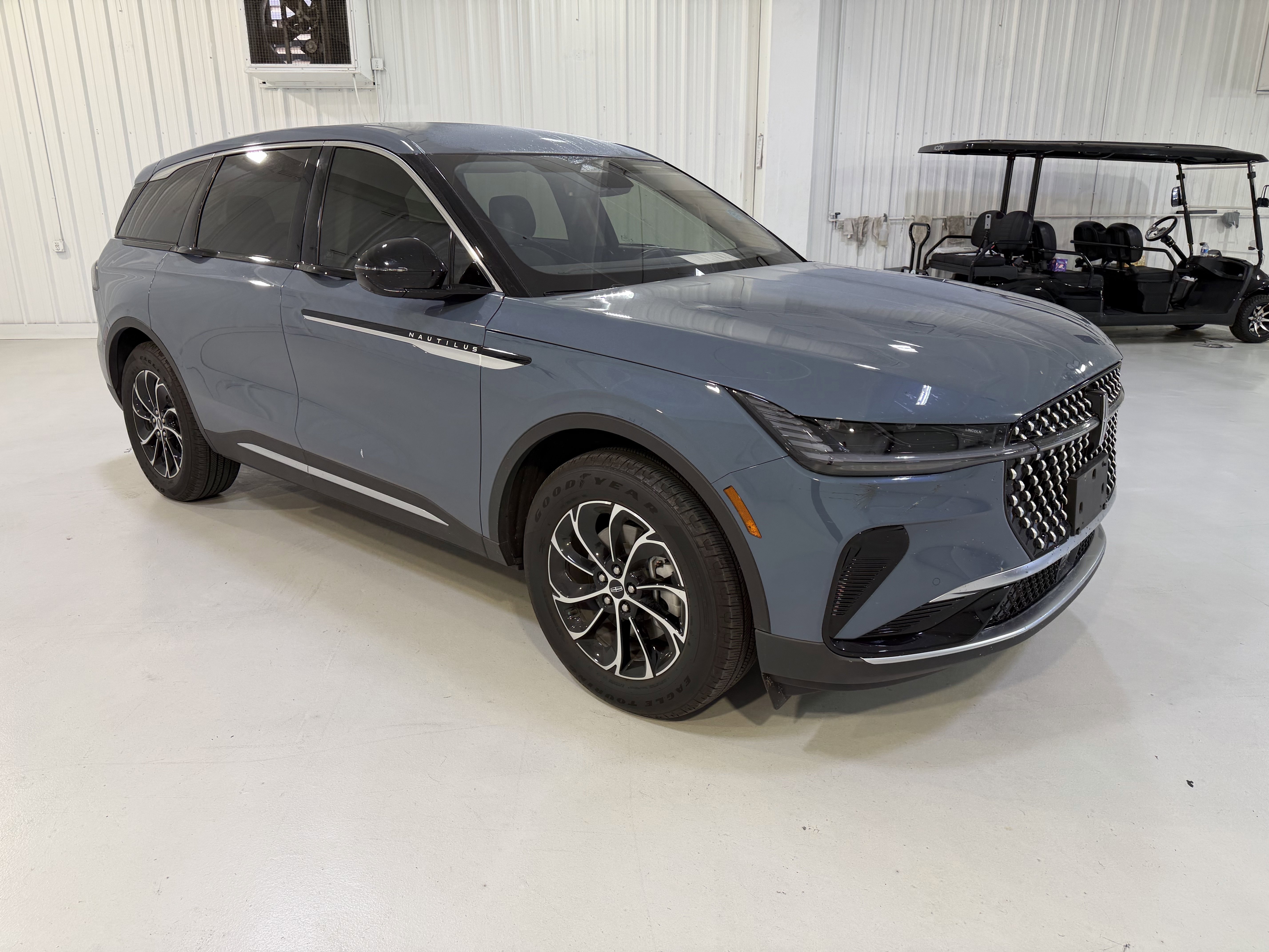 Used 2025 Lincoln Nautilus Premier AWD/4WD image 7