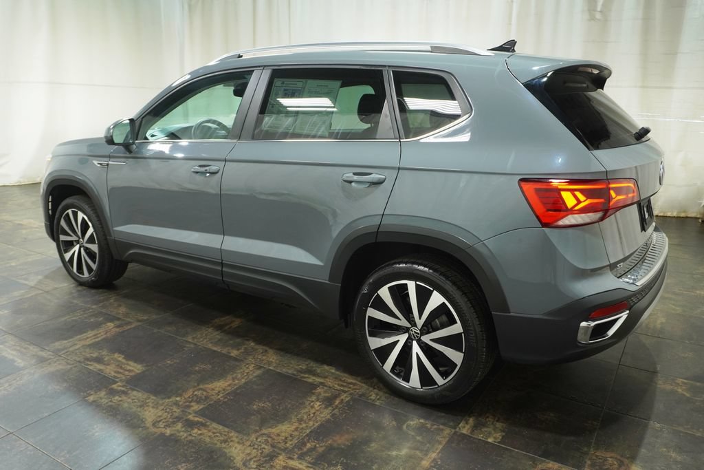 Used 2023 Volkswagen Taos SE FWD image 6