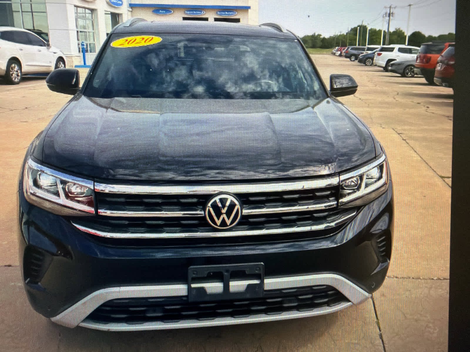 Used 2020 Volkswagen Atlas Cross Sport SE w/ Panoramic Sunroof Package FWD image 13