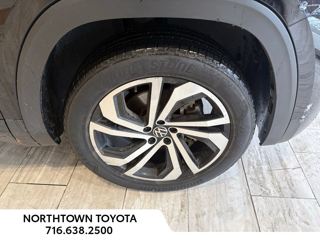 Used 2023 Volkswagen Atlas SEL image 2