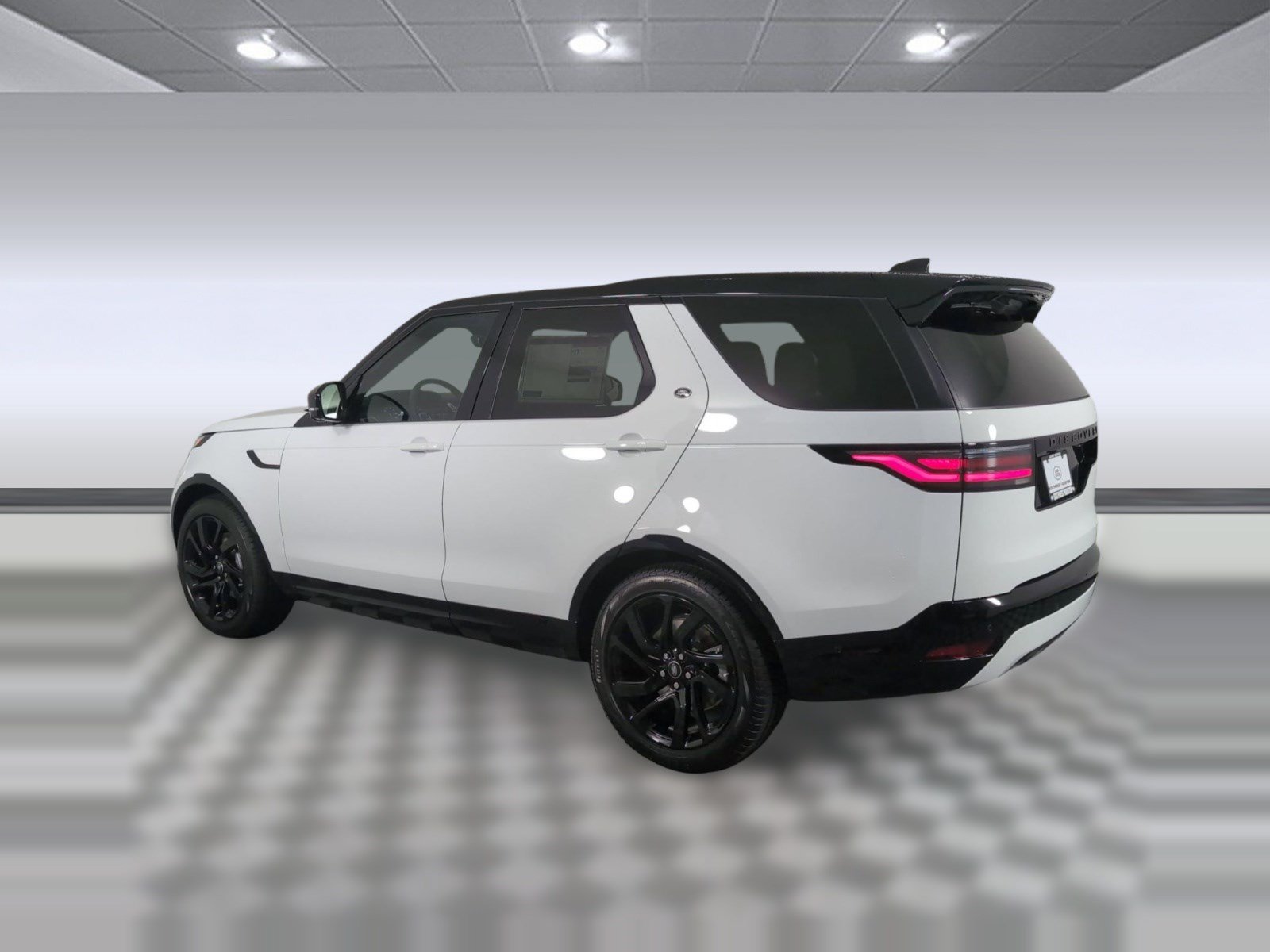 Certified 2025 Land Rover Discovery Dynamic SE AWD/4WD image 3