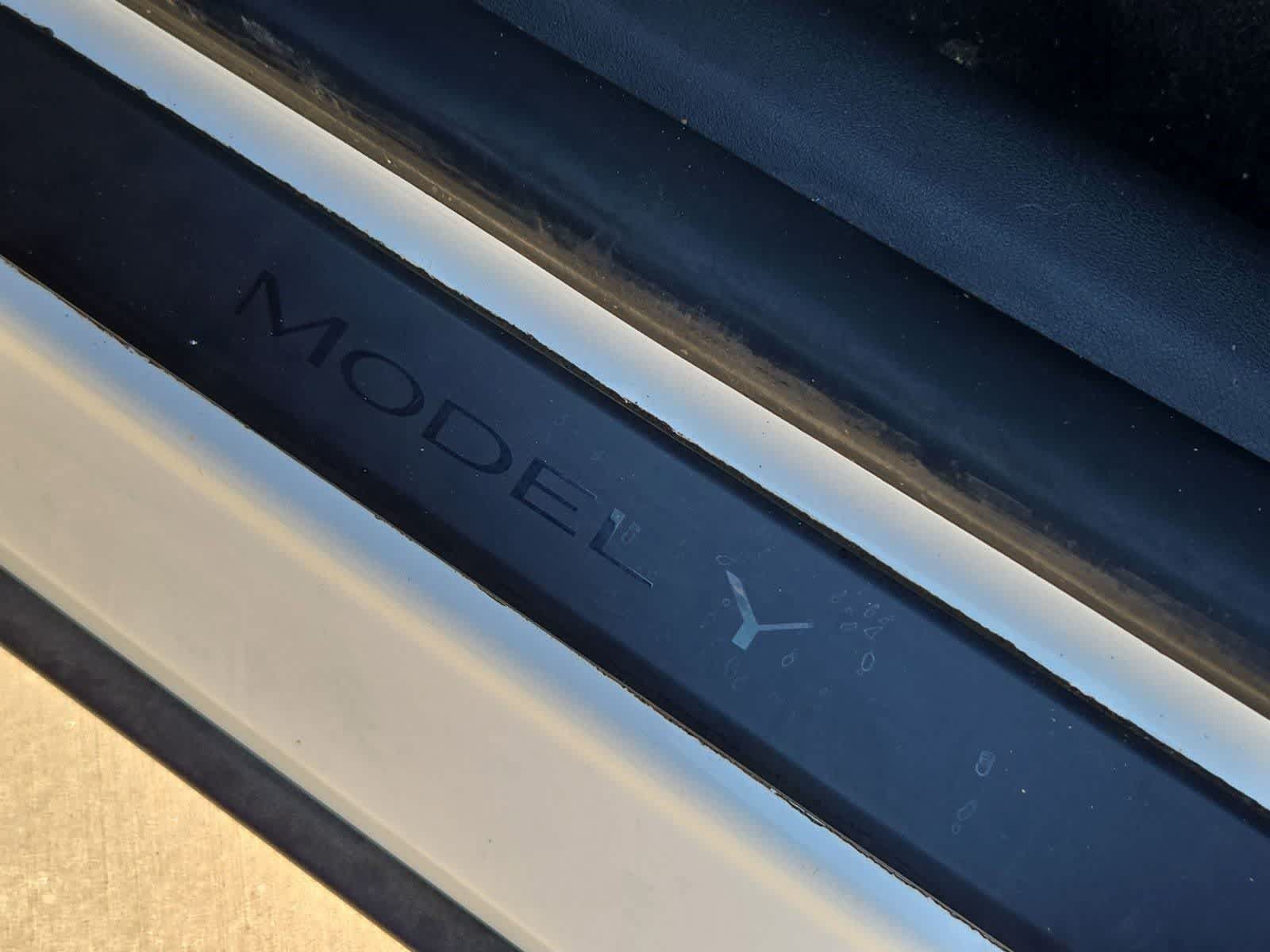 Used 2023 Tesla Model Y AWD image 11