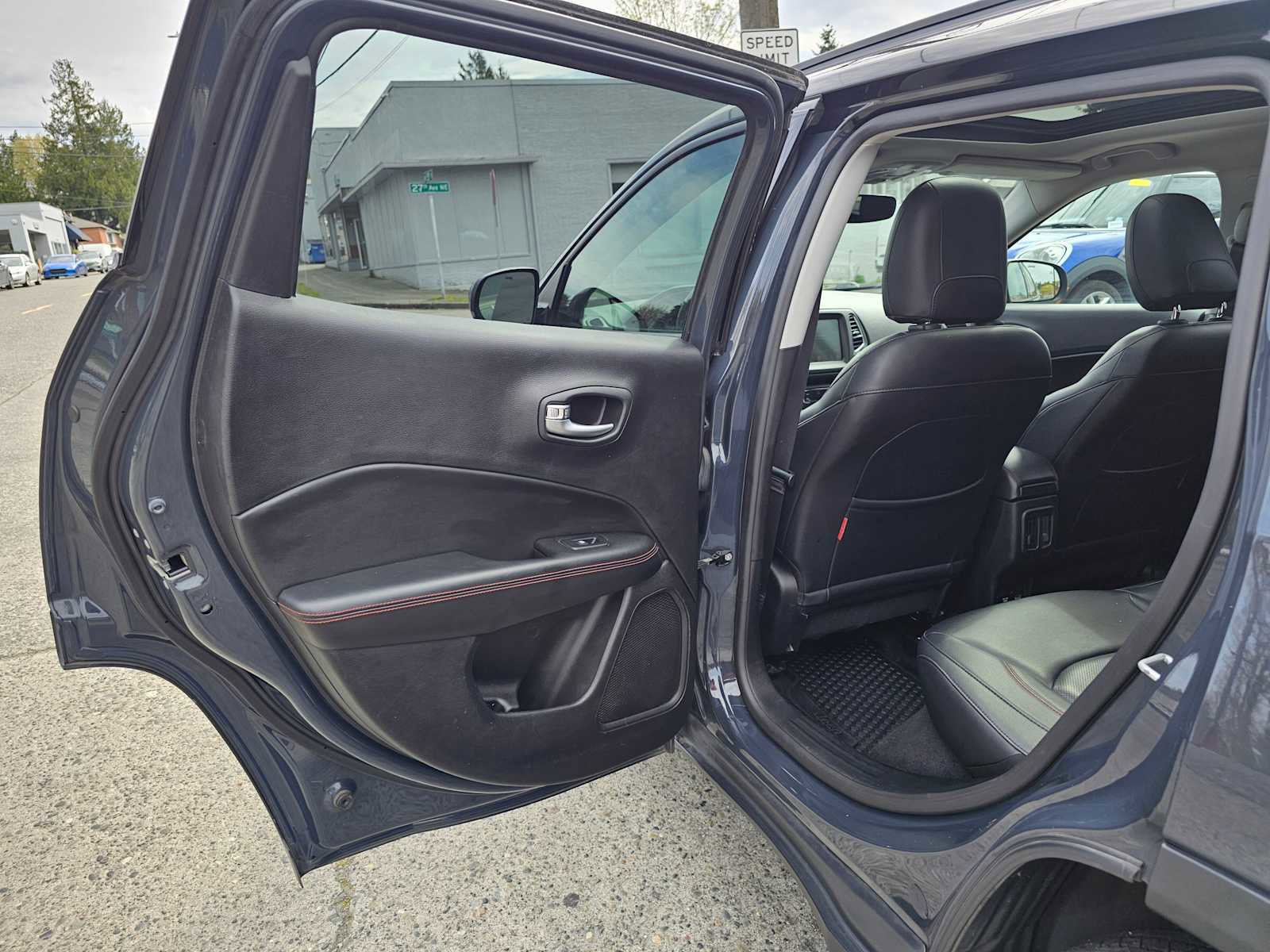 Used 2017 Jeep Compass Trailhawk w/ Leather Interior Group image 16