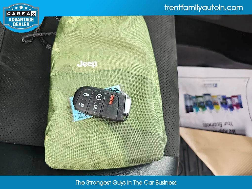 Used 2021 Jeep Grand Cherokee Laredo X image 43