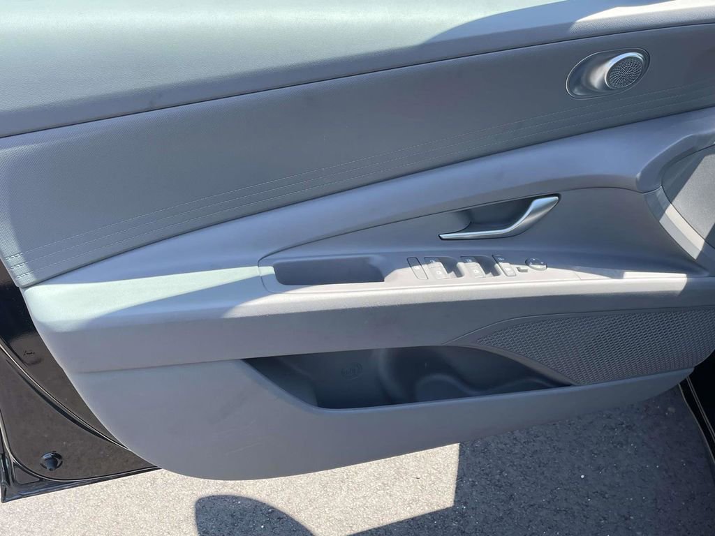 Certified 2024 Hyundai Elantra SE FWD image 13