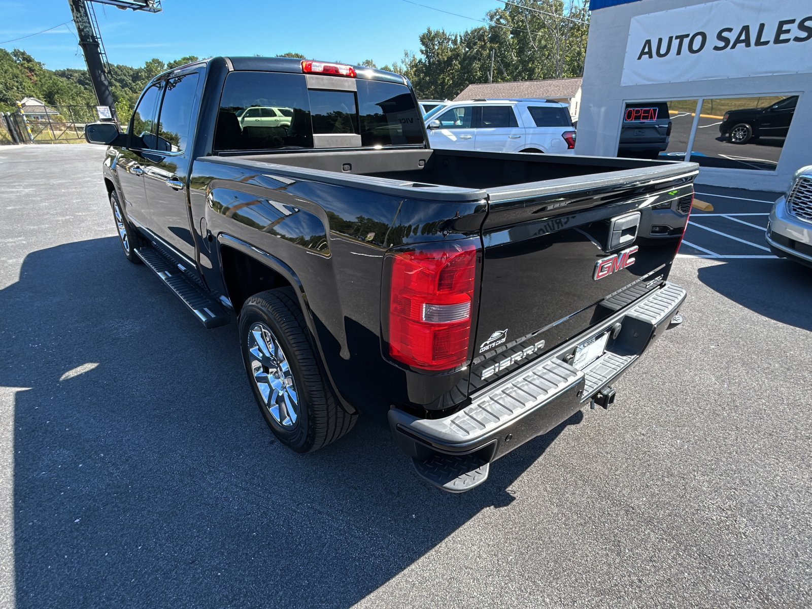 Used 2015 GMC Sierra 1500 Denali w/ Driver Alert Package RWD image 3
