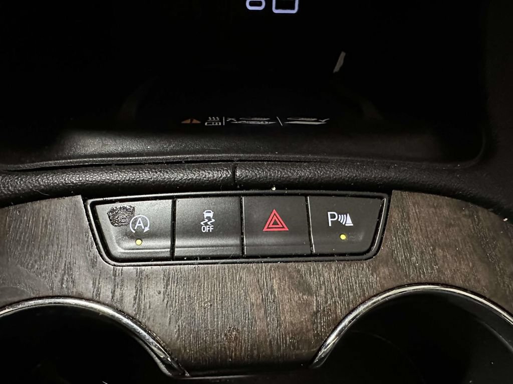 Used 2022 GMC Acadia Denali w/ Denali Technology Package AWD/4WD image 32