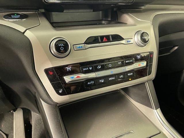 Used 2021 Ford Explorer XLT w/ XLT Sport Appearance Package AWD/4WD image 8