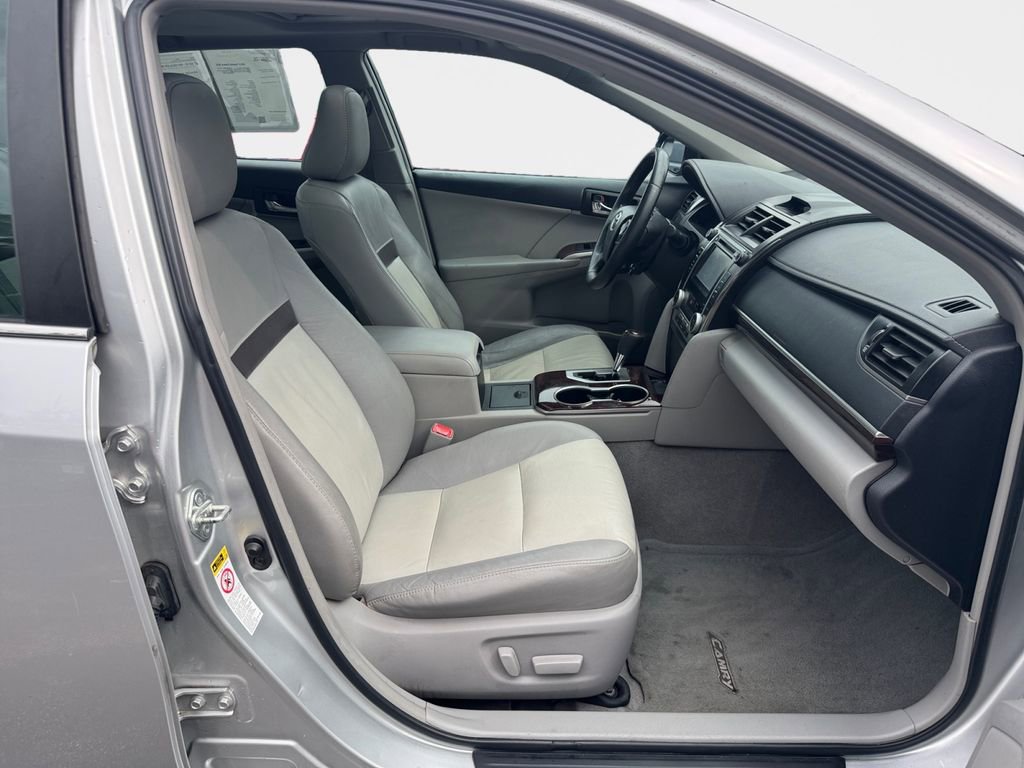 Used 2012 Toyota Camry XLE w/ Leather Pkg FWD image 19