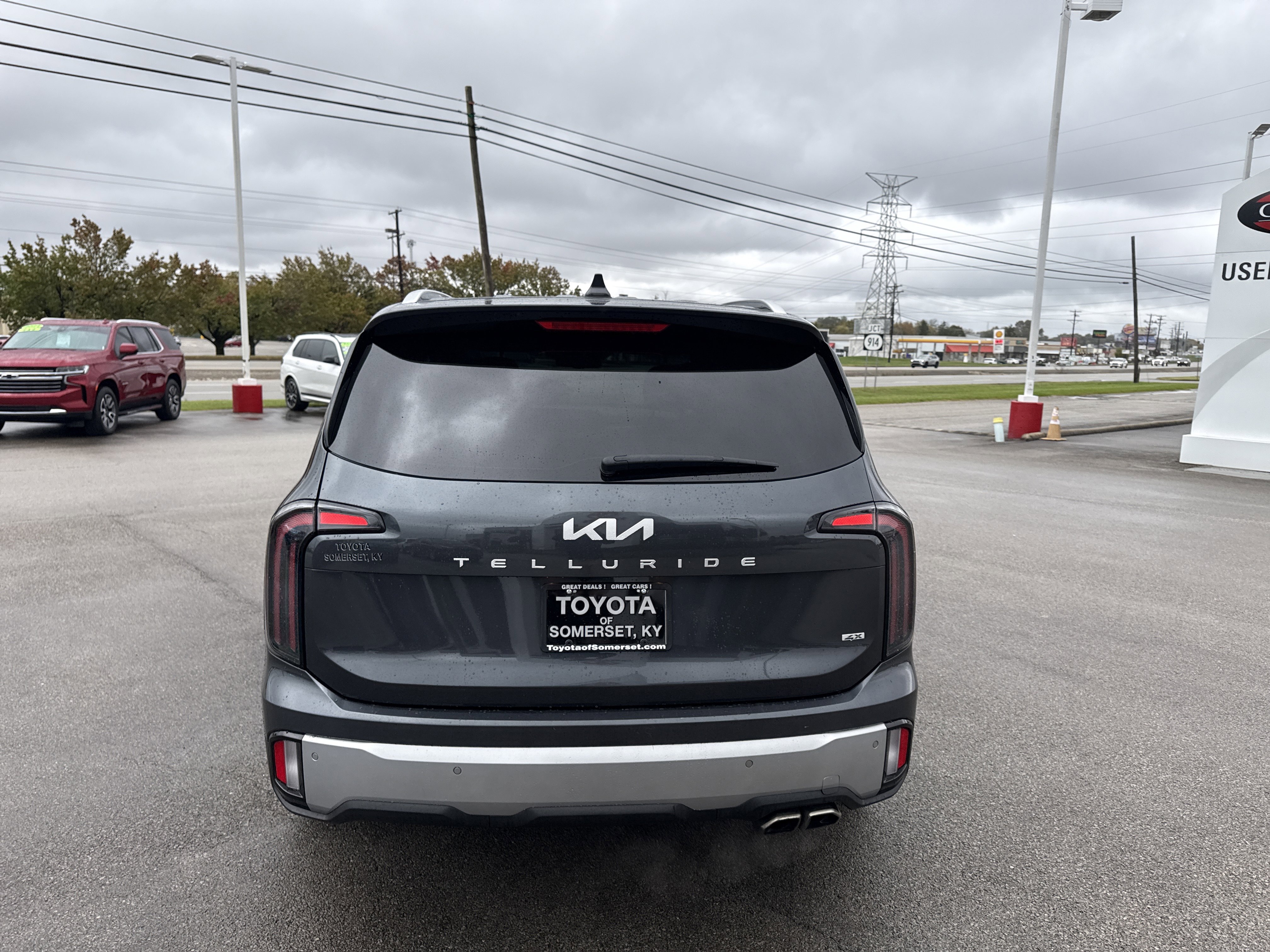 Used 2023 Kia Telluride EX w/ EX Captain's Chair Package image 4
