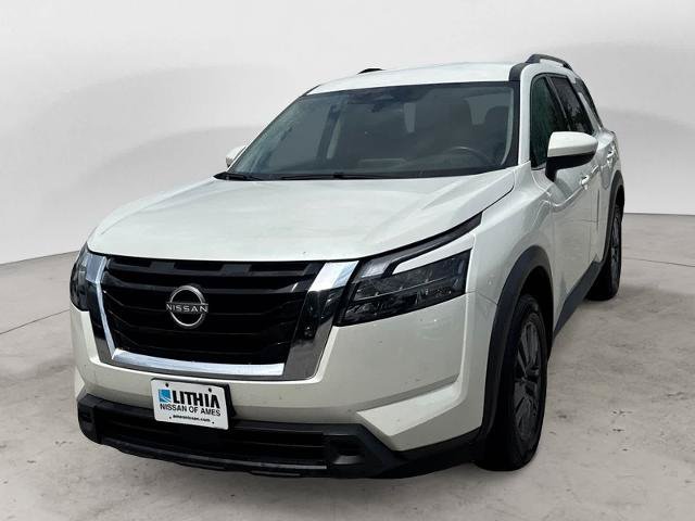 Certified 2024 Nissan Pathfinder SV FWD image 1