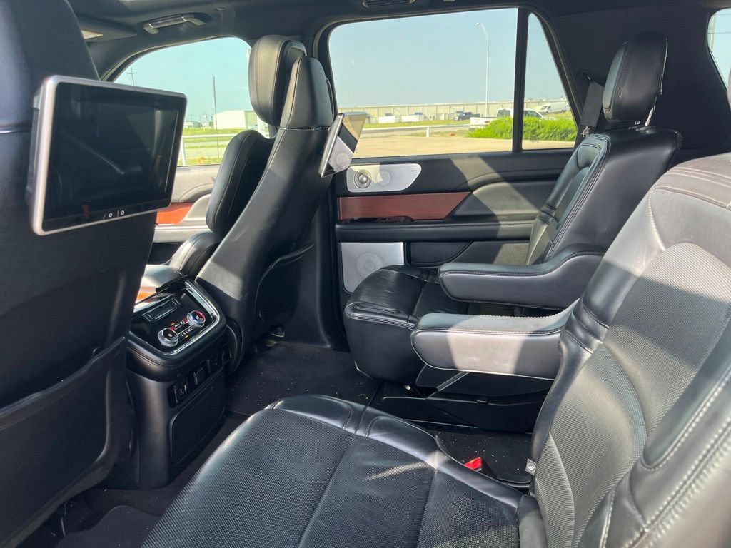 Used 2020 Lincoln Navigator L Reserve w/ Equipment Group 208A Reserve AWD/4WD image 10