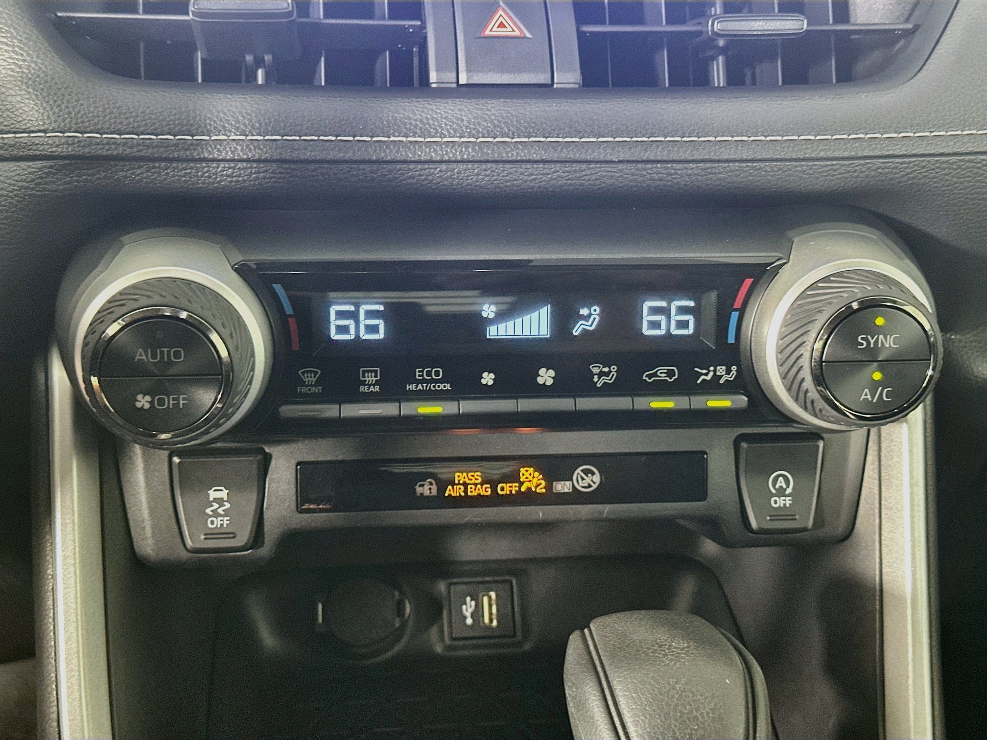 Used 2025 Toyota RAV4 XLE AWD/4WD image 24
