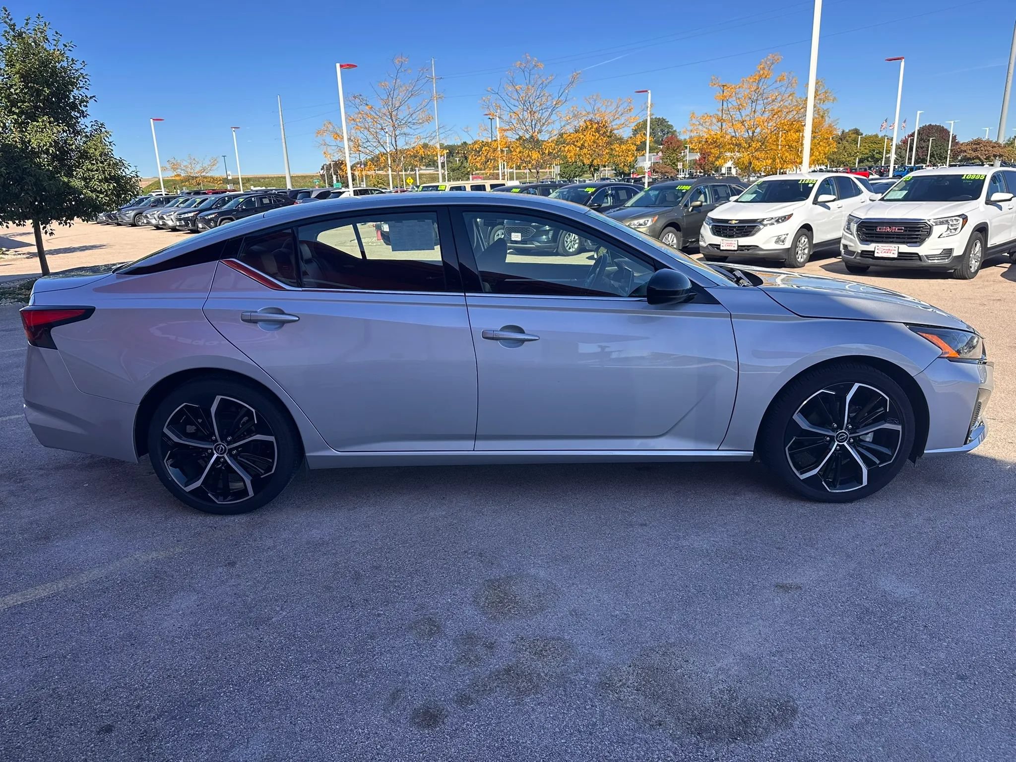 Used 2025 Nissan Altima 2.5 SR FWD image 4