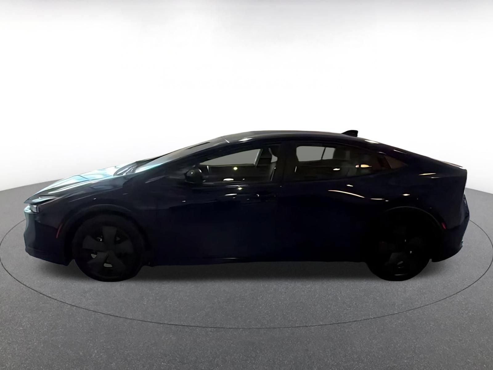Used 2025 Toyota Prius LE FWD image 7