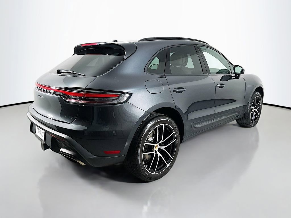 Certified 2025 Porsche Macan image 9