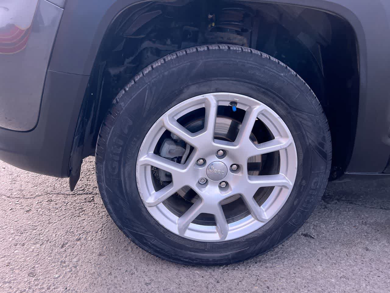 Used 2020 Jeep Renegade Latitude w/ Cold Weather Group AWD/4WD image 10