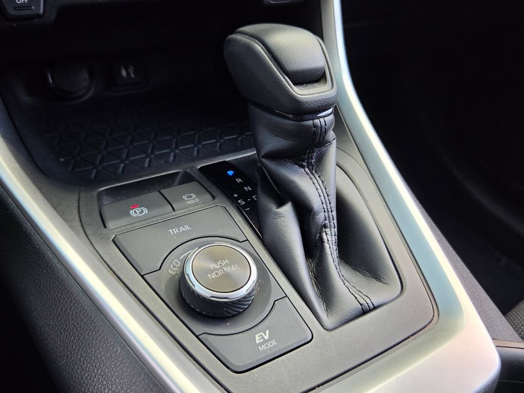 Used 2019 Toyota RAV4 LE w/ Carpet Mat Package AWD/4WD image 19