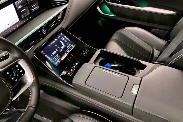 Used 2025 INFINITI QX80 Sensory image 17